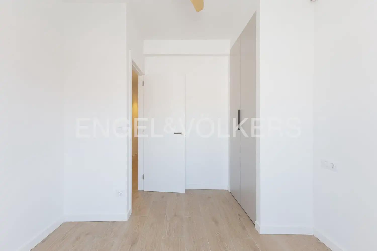 3 bedroom Flat for rent in Valencia city - € 1,800 (Ref: 9927955)
