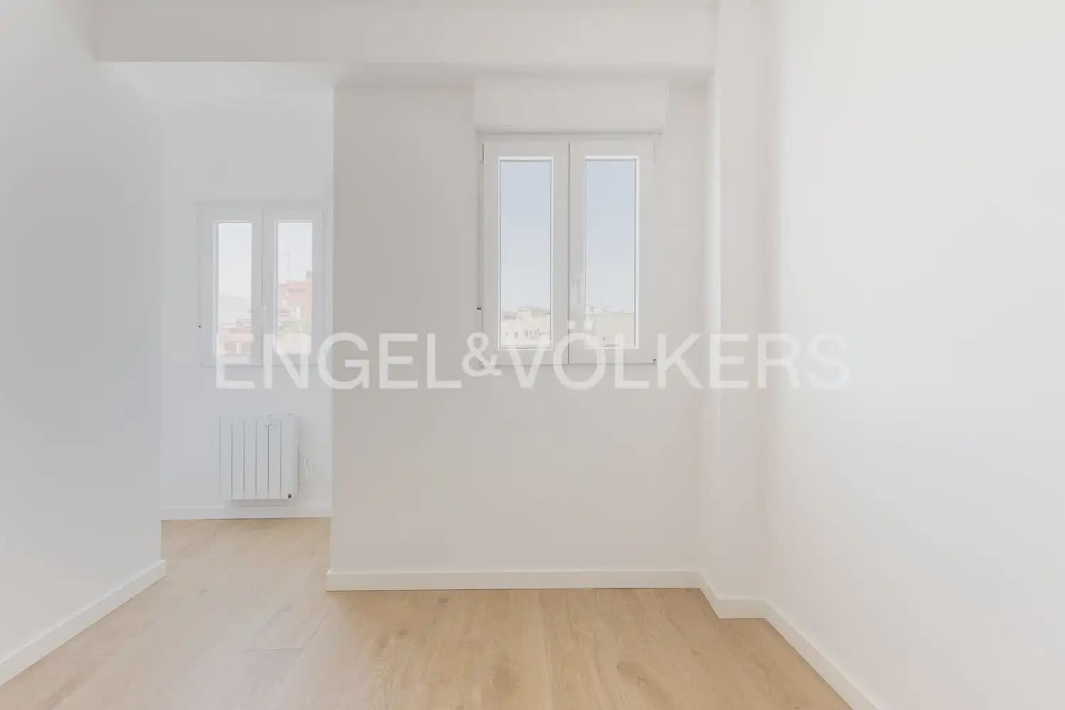 3 bedroom Flat for rent in Valencia city - € 1,800 (Ref: 9927955)