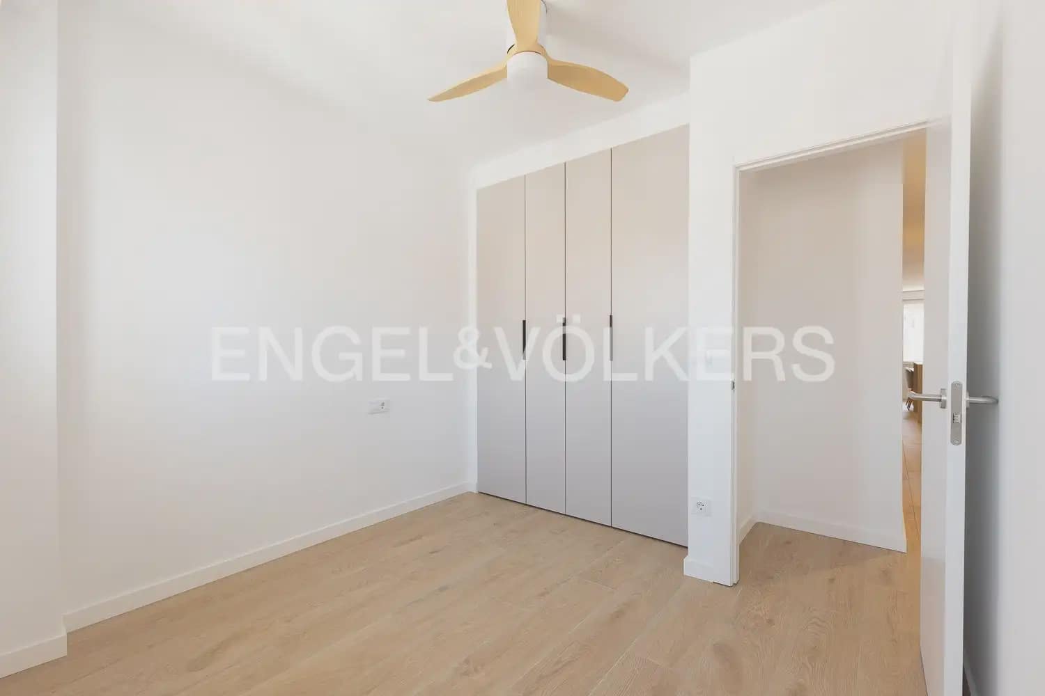 3 bedroom Flat for rent in Valencia city - € 1,800 (Ref: 9927955)