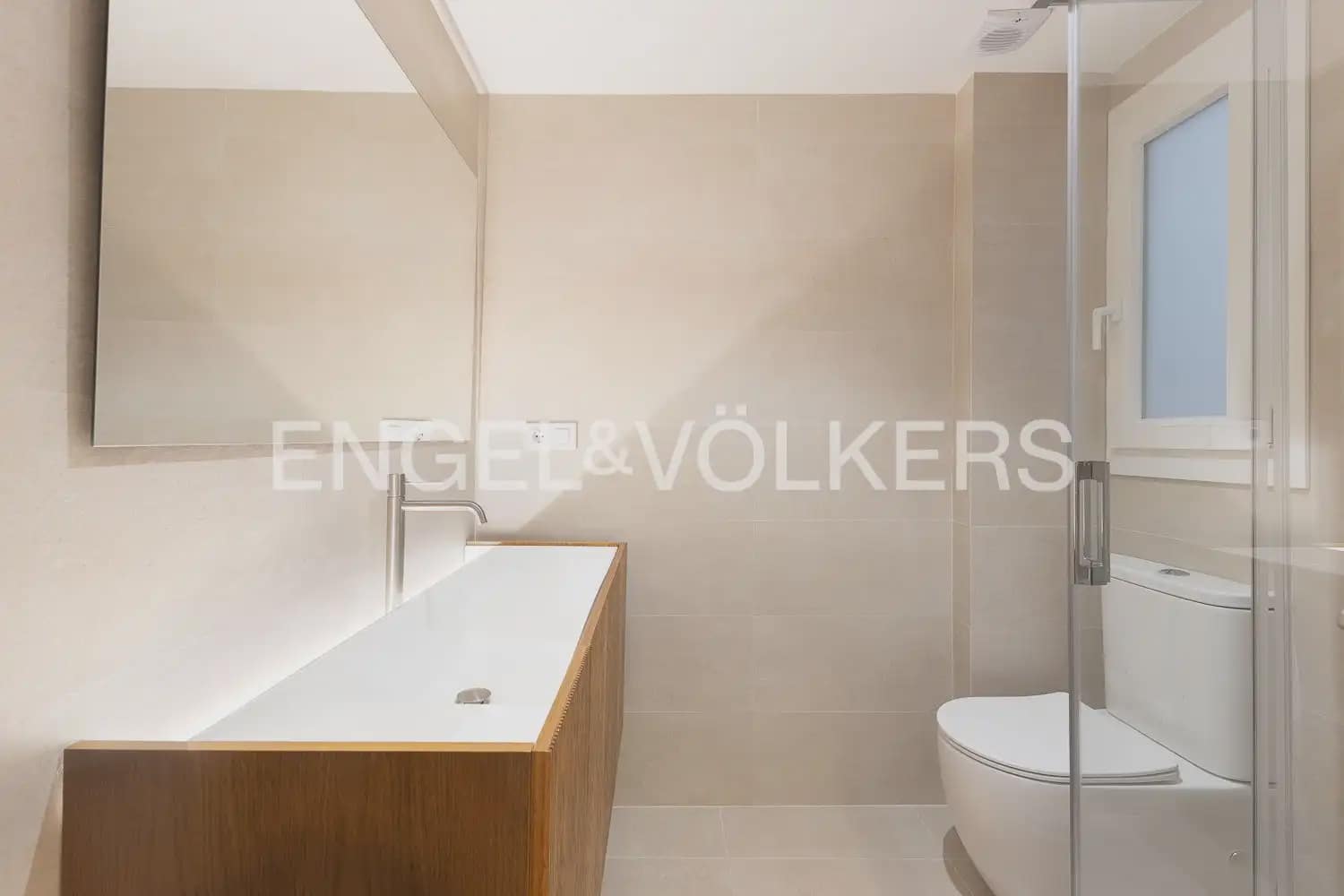 3 bedroom Flat for rent in Valencia city - € 1,800 (Ref: 9927955)