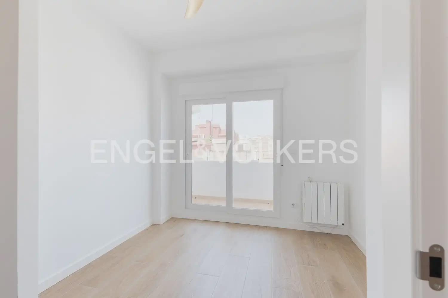 3 bedroom Flat for rent in Valencia city - € 1,800 (Ref: 9927955)