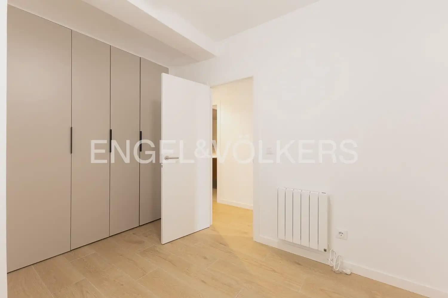 3 bedroom Flat for rent in Valencia city - € 1,800 (Ref: 9927955)