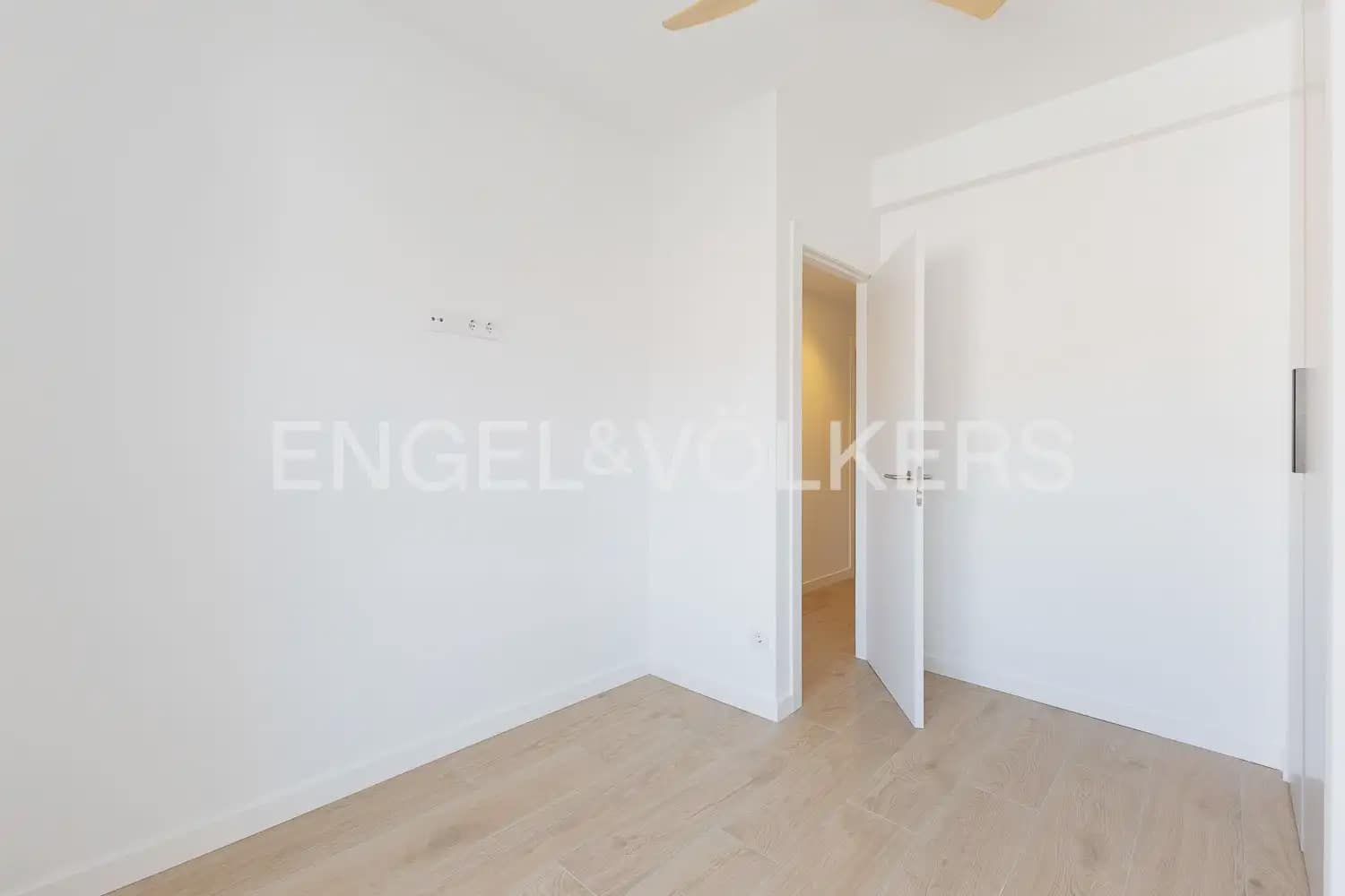 3 bedroom Flat for rent in Valencia city - € 1,800 (Ref: 9927955)