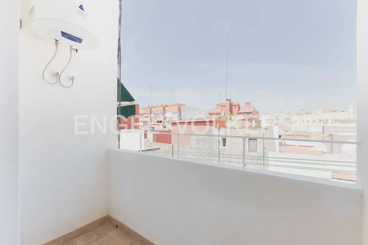 3 bedroom Flat for rent in Valencia city - € 1,800 (Ref: 9927955)