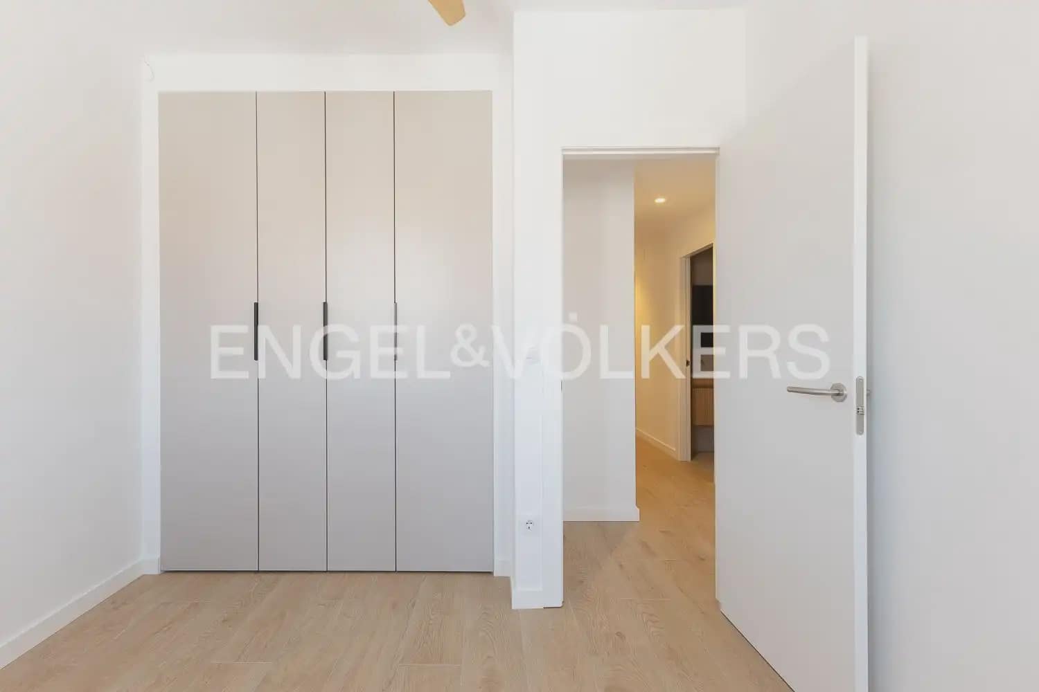 3 bedroom Flat for rent in Valencia city - € 1,800 (Ref: 9927955)