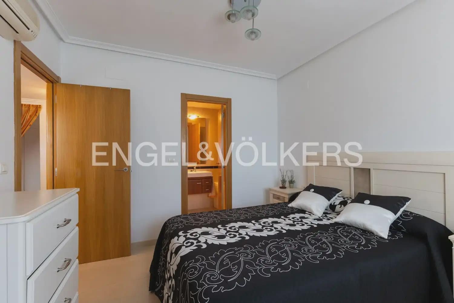 2 soverom Leilighet til salgs i Oropesa  med svømmebasseng garasje - € 145 000 (Ref: 9927957)