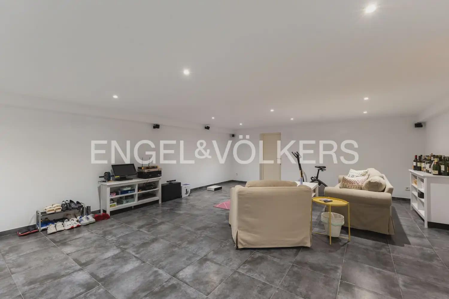 7 bedroom Villa for sale in Rocafort with pool garage - € 1,690,000 (Ref: 9927958)
