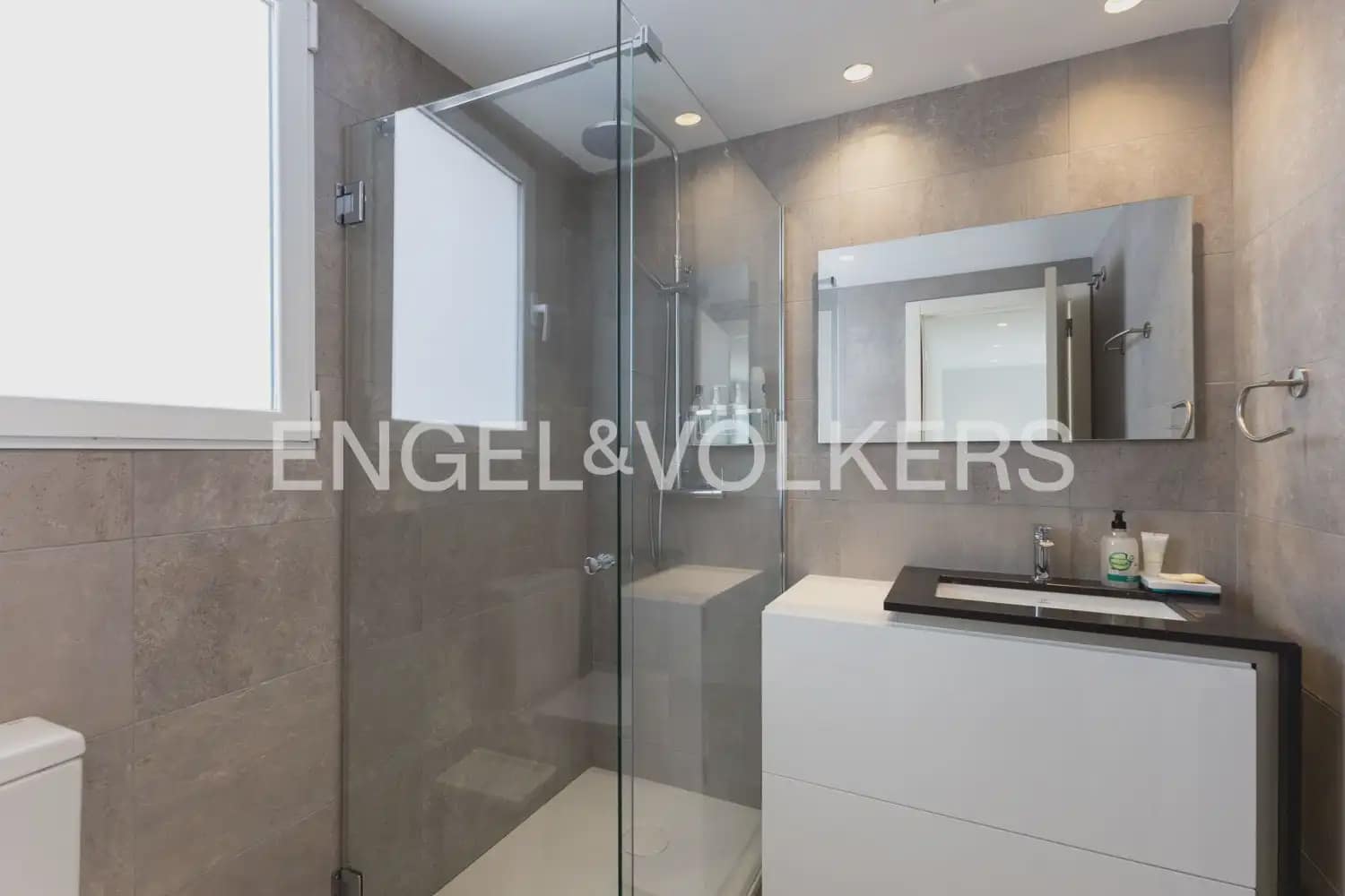 7 bedroom Villa for sale in Rocafort with pool garage - € 1,690,000 (Ref: 9927958)