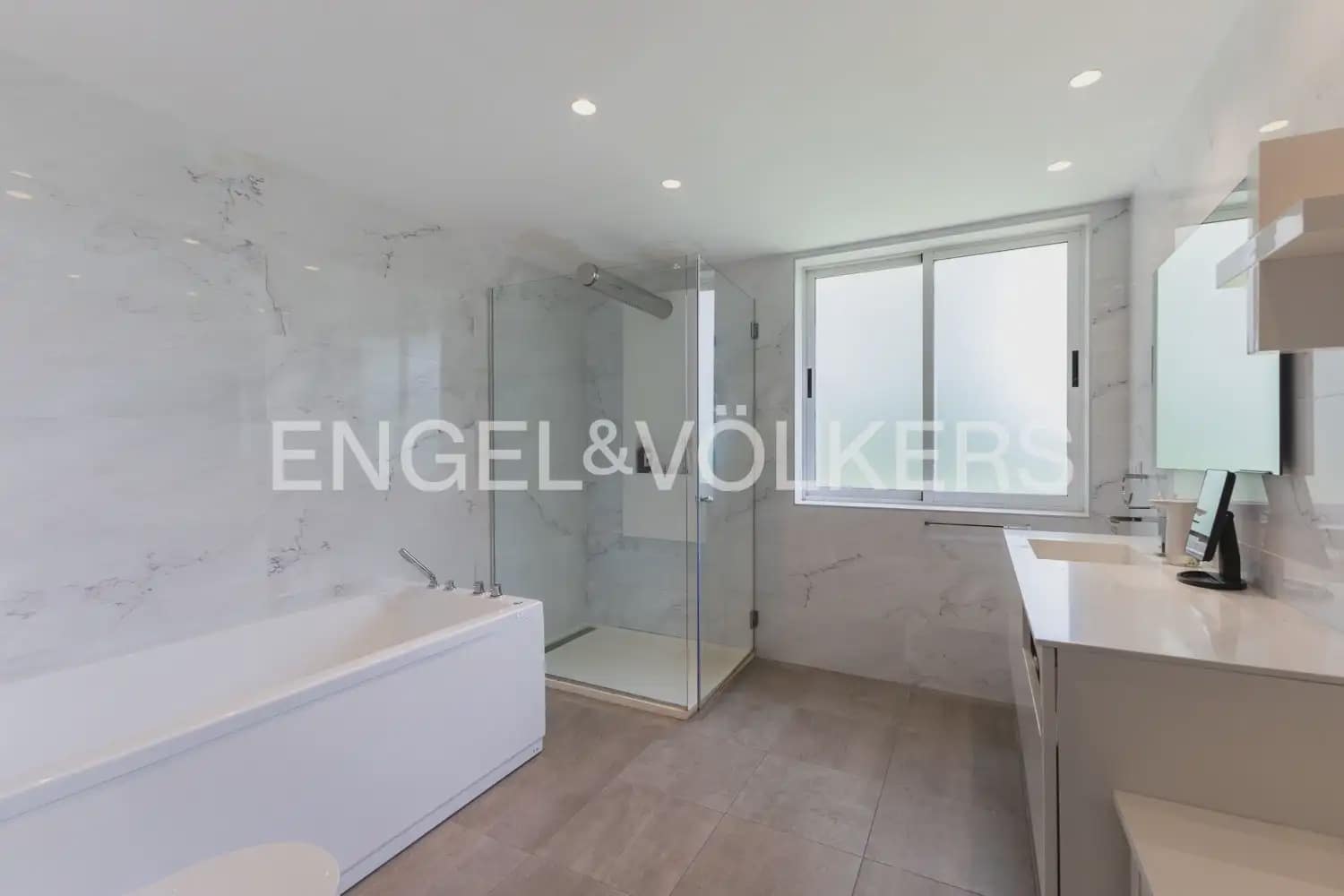 7 bedroom Villa for sale in Rocafort with pool garage - € 1,690,000 (Ref: 9927958)