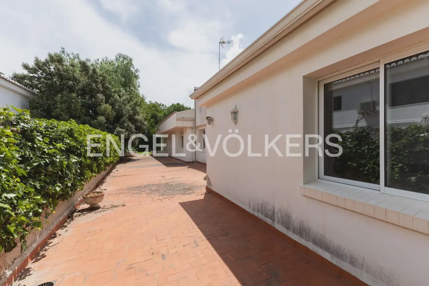 7 bedroom Villa for sale in Rocafort with pool garage - € 1,690,000 (Ref: 9927958)