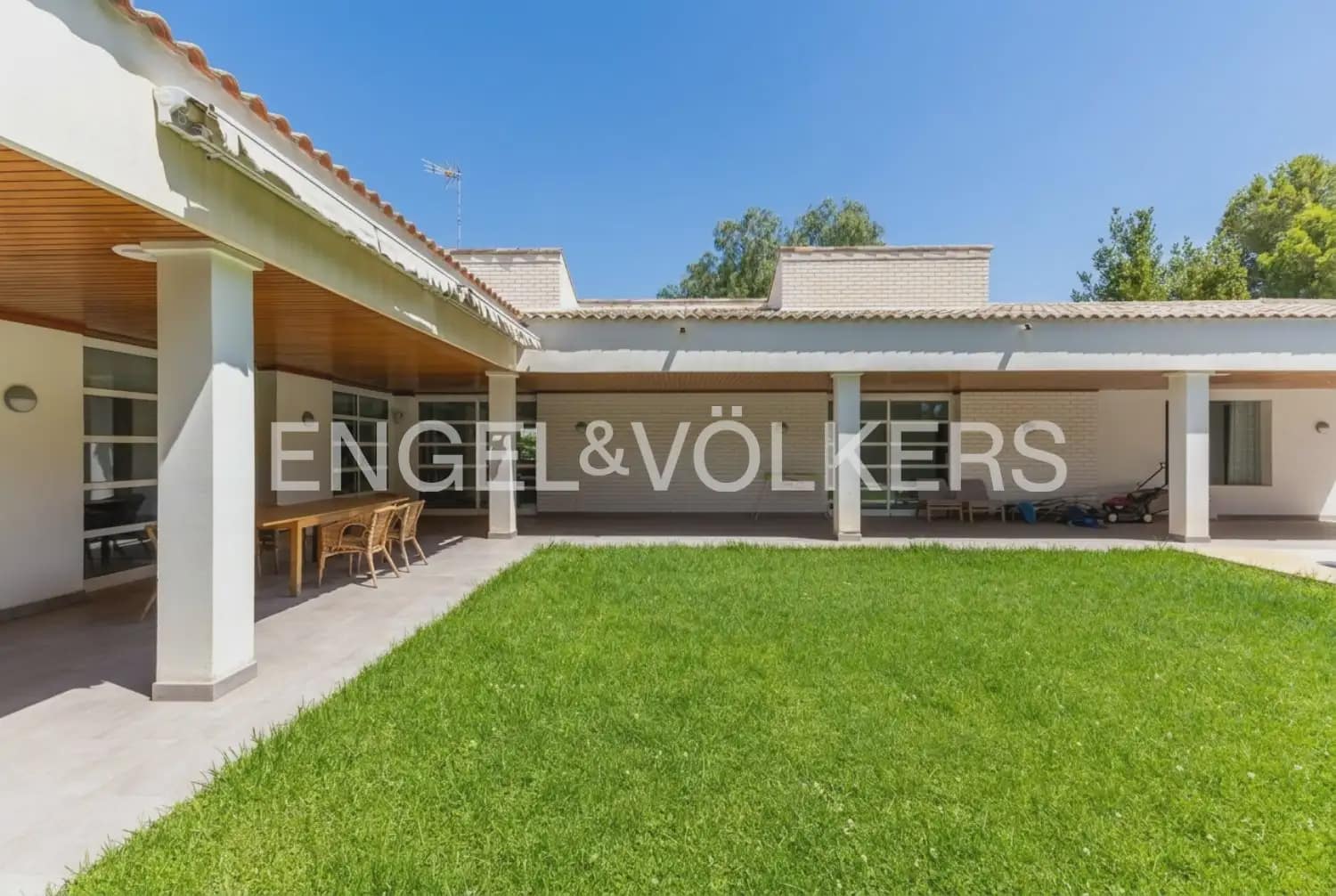 7 bedroom Villa for sale in Rocafort with pool garage - € 1,690,000 (Ref: 9927958)