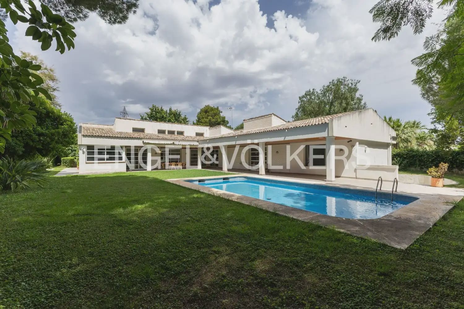 7 bedroom Villa for sale in Rocafort with pool garage - € 1,690,000 (Ref: 9927958)