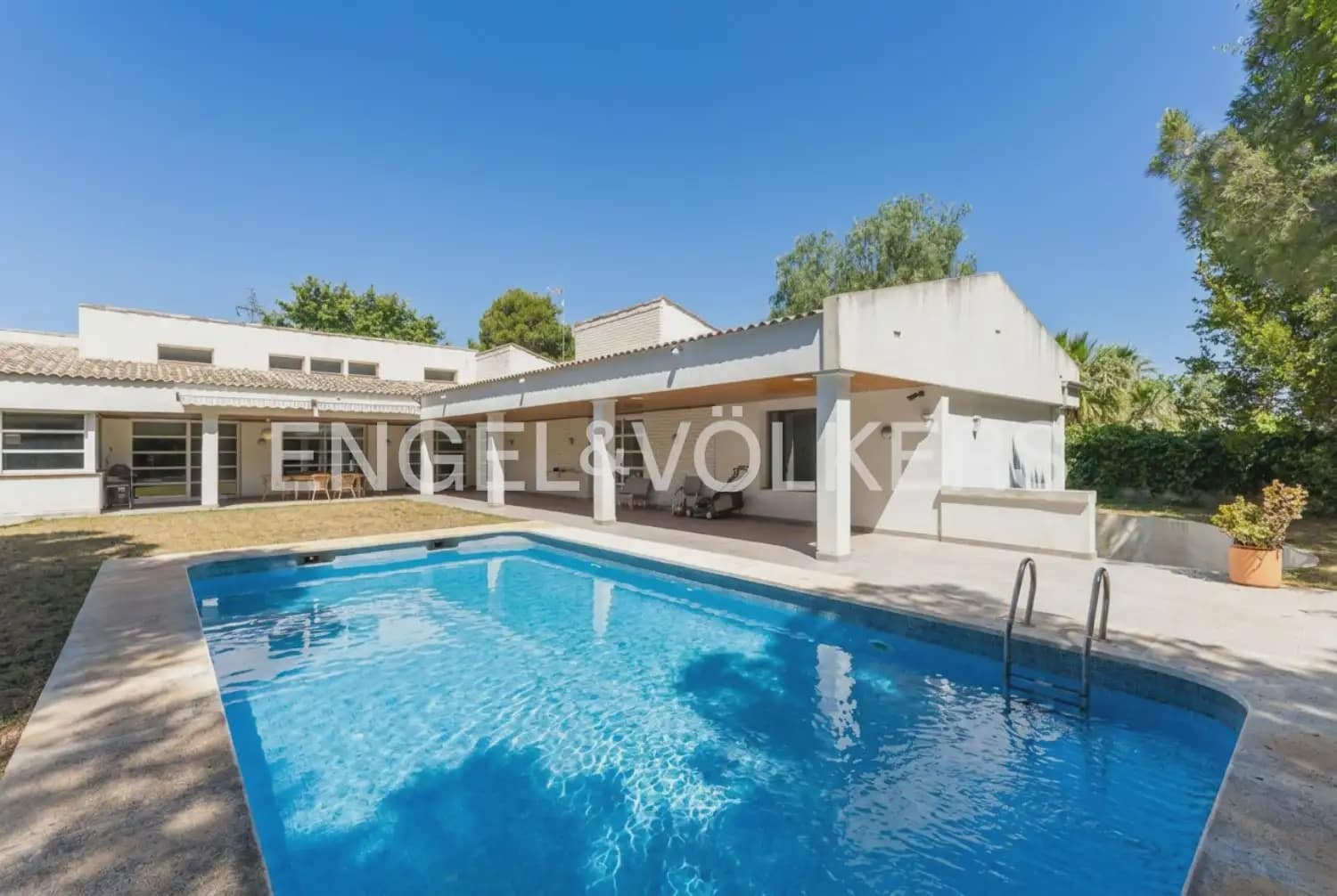 7 bedroom Villa for sale in Rocafort with pool garage - € 1,690,000 (Ref: 9927958)