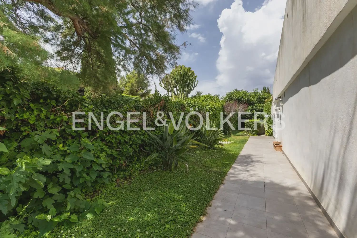 7 bedroom Villa for sale in Rocafort with pool garage - € 1,690,000 (Ref: 9927958)