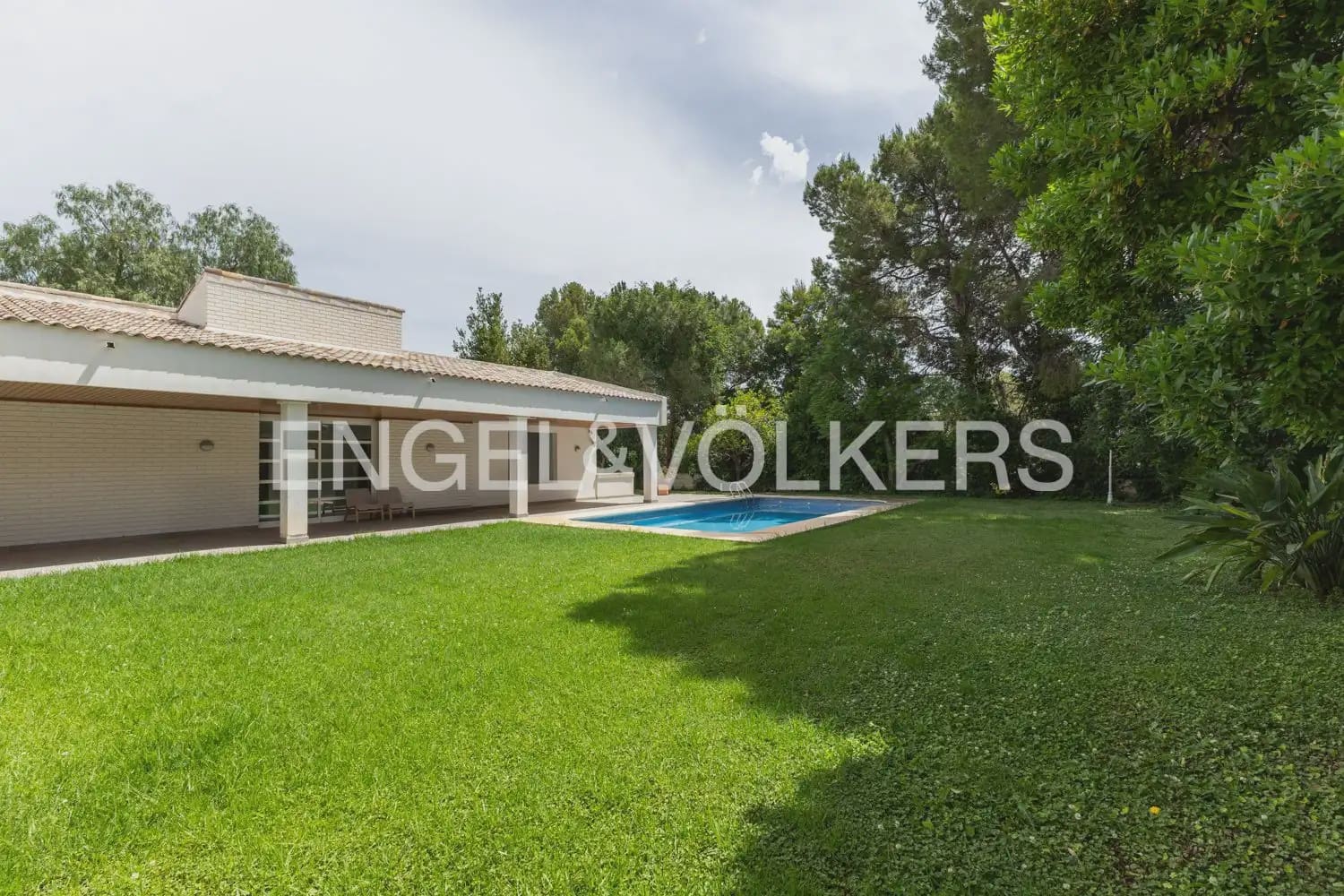 7 bedroom Villa for sale in Rocafort with pool garage - € 1,690,000 (Ref: 9927958)