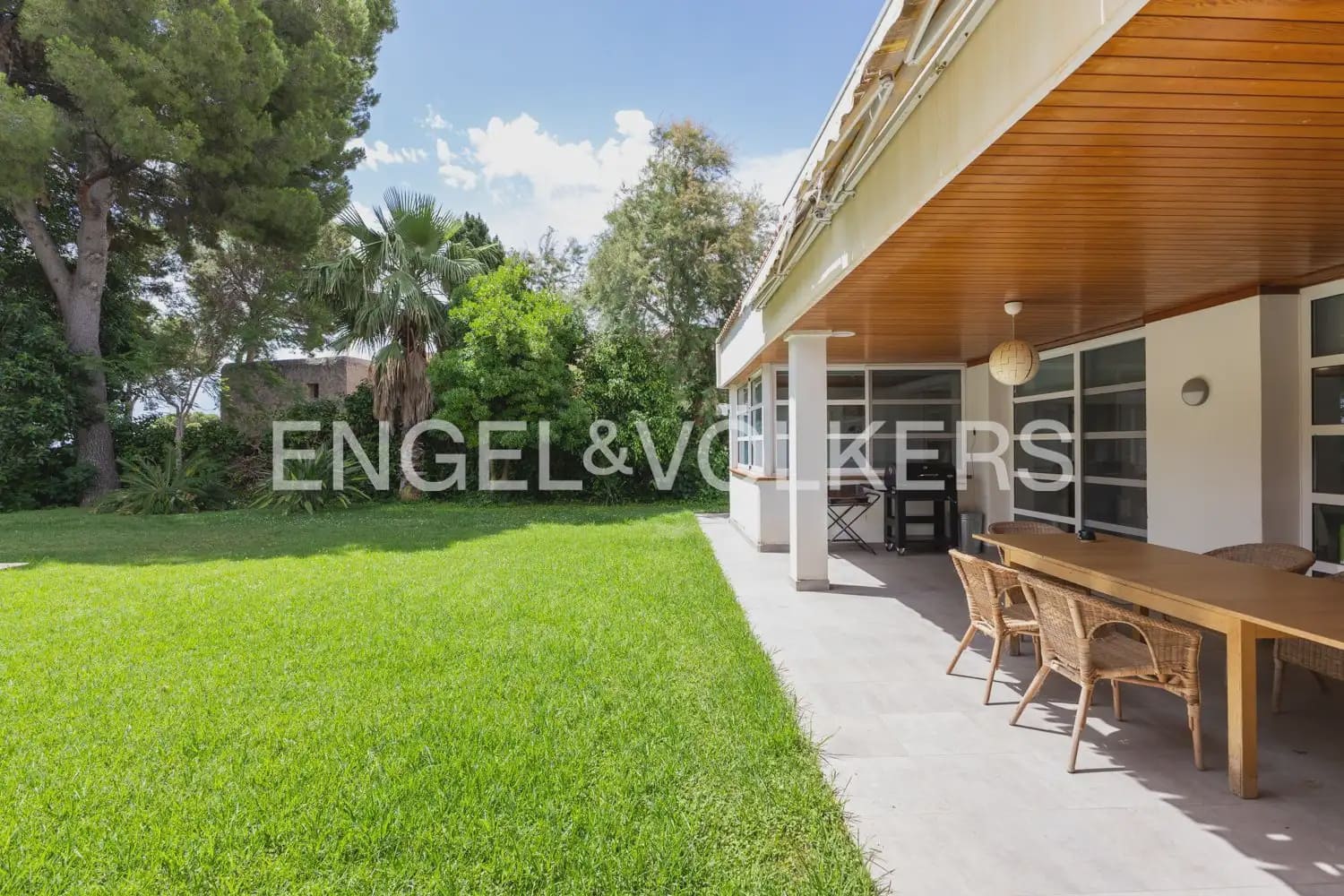 7 bedroom Villa for sale in Rocafort with pool garage - € 1,690,000 (Ref: 9927958)