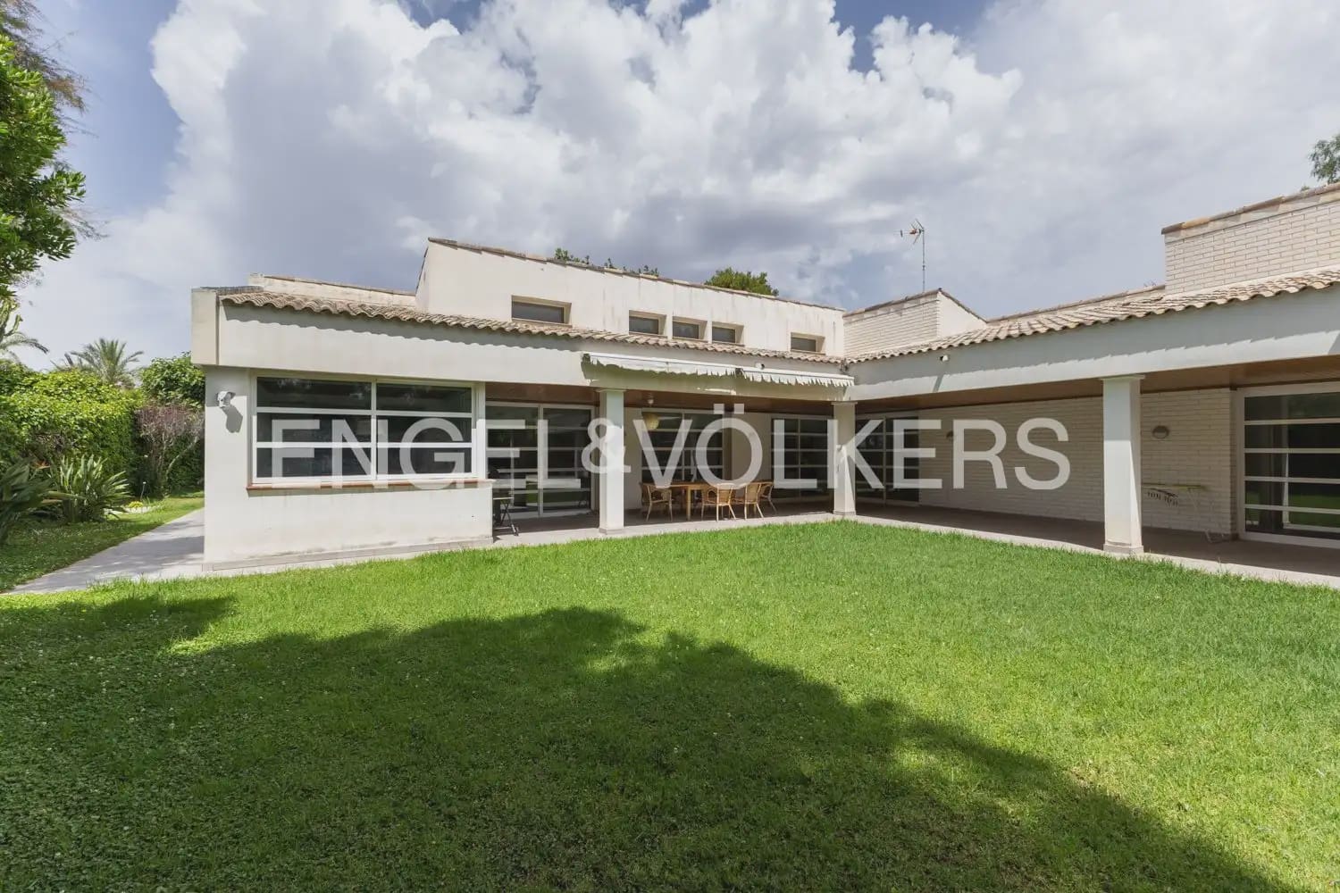 7 bedroom Villa for sale in Rocafort with pool garage - € 1,690,000 (Ref: 9927958)