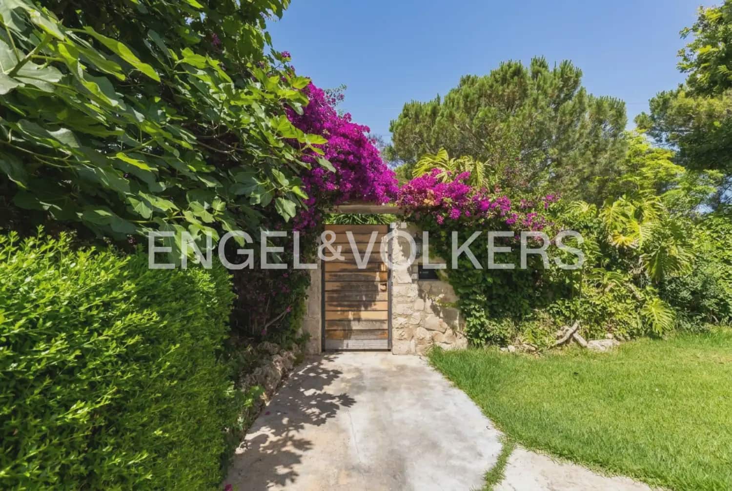 7 bedroom Villa for sale in Rocafort with pool garage - € 1,690,000 (Ref: 9927958)