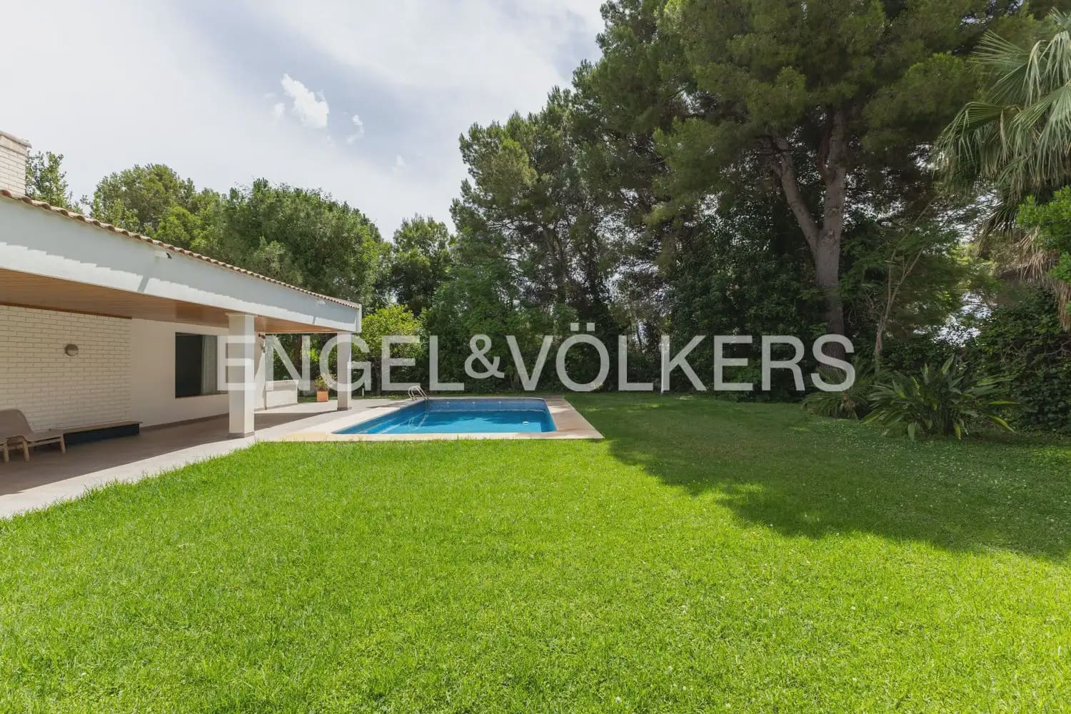 7 bedroom Villa for sale in Rocafort with pool garage - € 1,690,000 (Ref: 9927958)