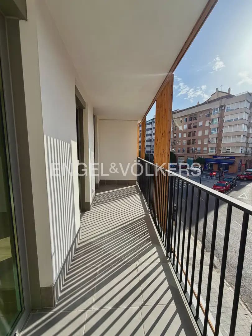 Piso de 3 habitaciones en València ciudad en alquiler con garaje - 1.800 € (Ref: 9928447)