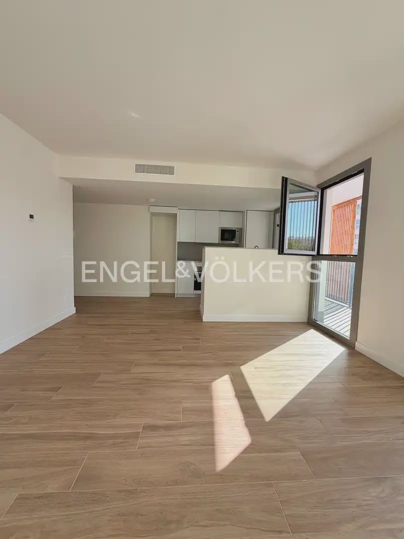 Piso de 3 habitaciones en València ciudad en alquiler con garaje - 1.800 € (Ref: 9928447)