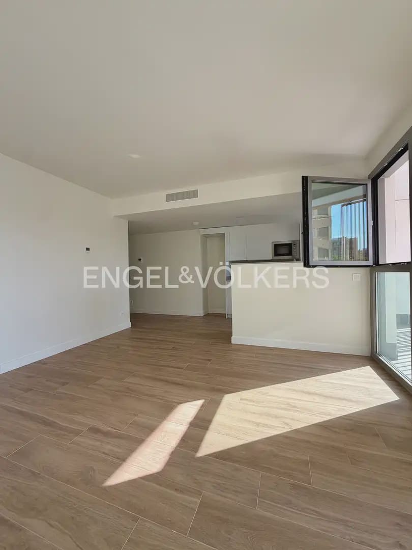 Piso de 3 habitaciones en València ciudad en alquiler con garaje - 1.800 € (Ref: 9928447)