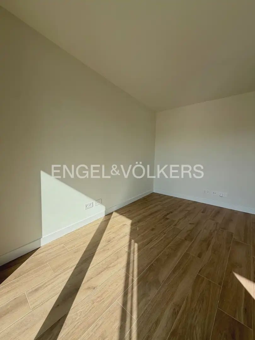 Piso de 3 habitaciones en València ciudad en alquiler con garaje - 1.800 € (Ref: 9928447)