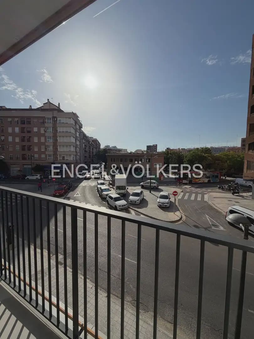 Piso de 3 habitaciones en València ciudad en alquiler con garaje - 1.800 € (Ref: 9928447)