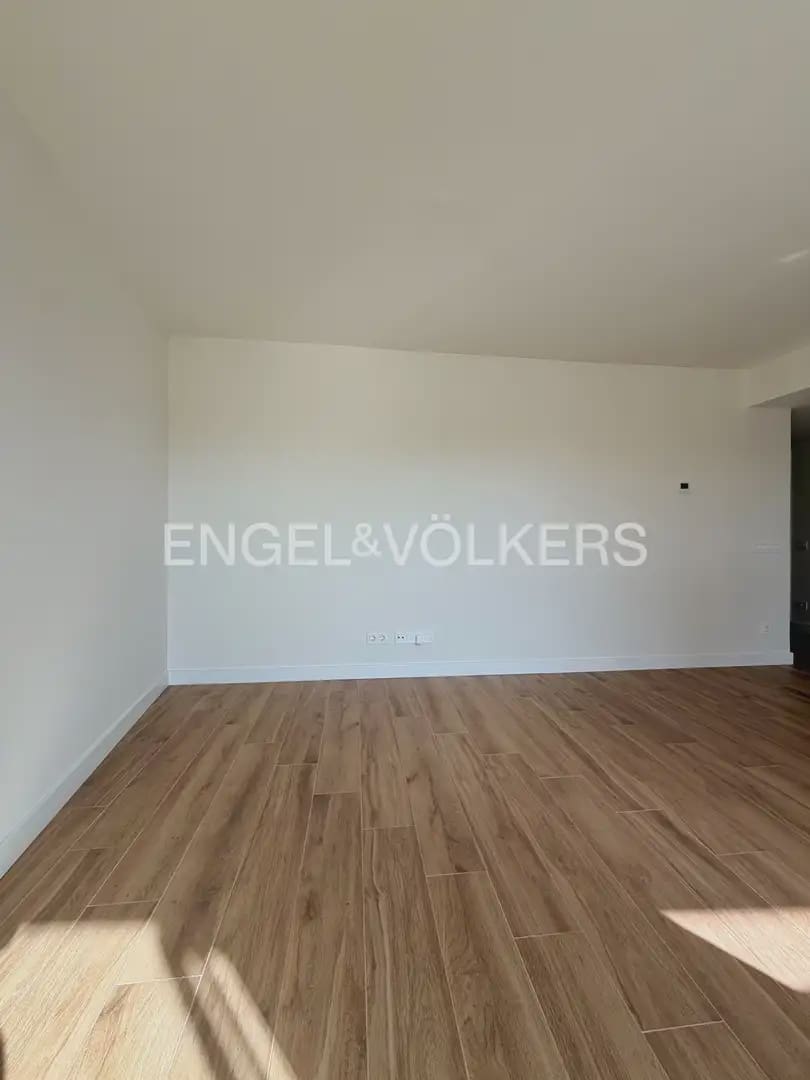 Piso de 3 habitaciones en València ciudad en alquiler con garaje - 1.800 € (Ref: 9928447)