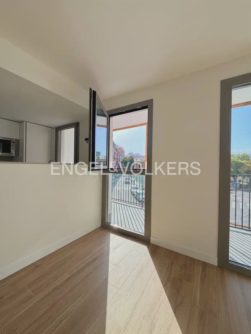 Piso de 3 habitaciones en València ciudad en alquiler con garaje - 1.800 € (Ref: 9928447)