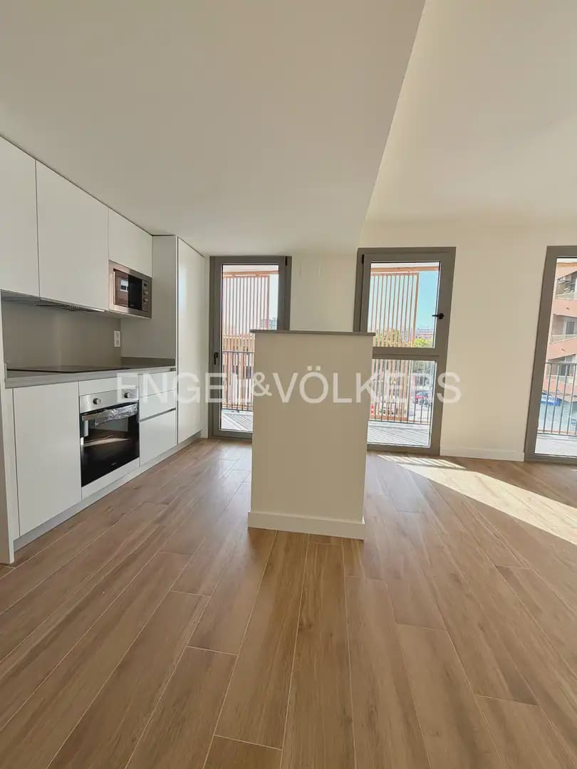 Piso de 3 habitaciones en València ciudad en alquiler con garaje - 1.800 € (Ref: 9928447)