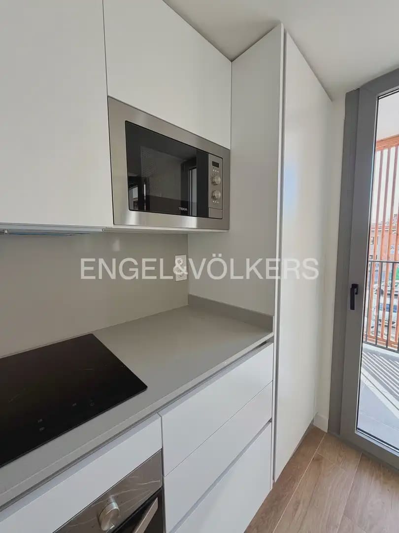 Piso de 3 habitaciones en València ciudad en alquiler con garaje - 1.800 € (Ref: 9928447)