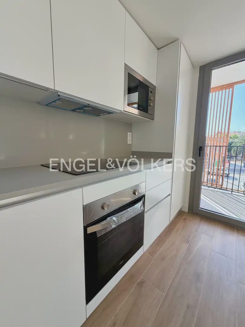 Piso de 3 habitaciones en València ciudad en alquiler con garaje - 1.800 € (Ref: 9928447)