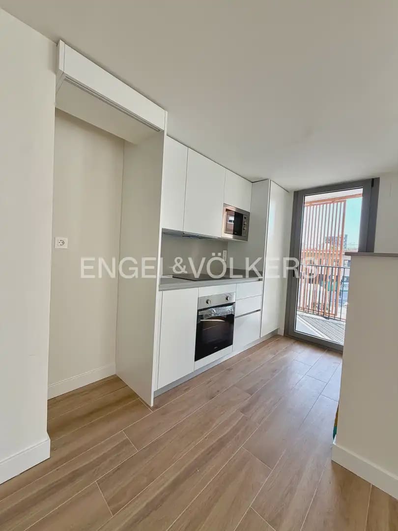 Piso de 3 habitaciones en València ciudad en alquiler con garaje - 1.800 € (Ref: 9928447)