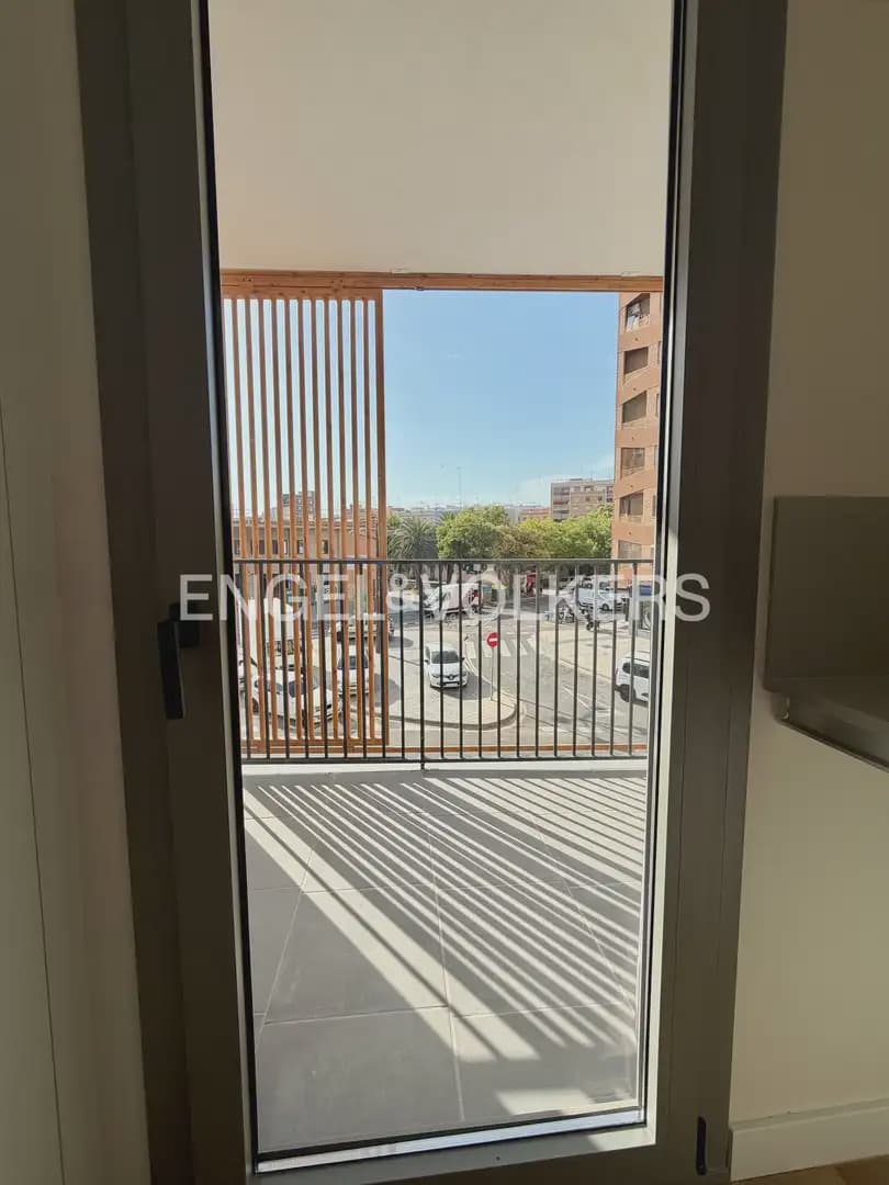 Piso de 3 habitaciones en València ciudad en alquiler con garaje - 1.800 € (Ref: 9928447)