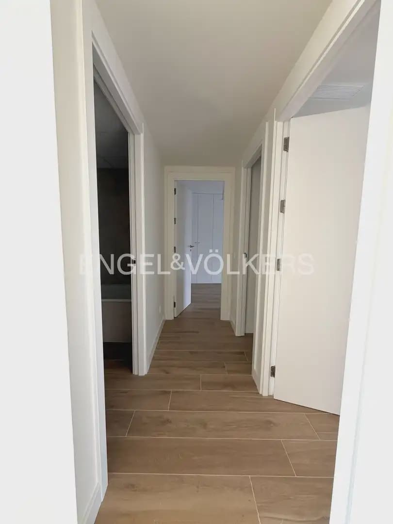 Piso de 3 habitaciones en València ciudad en alquiler con garaje - 1.800 € (Ref: 9928447)