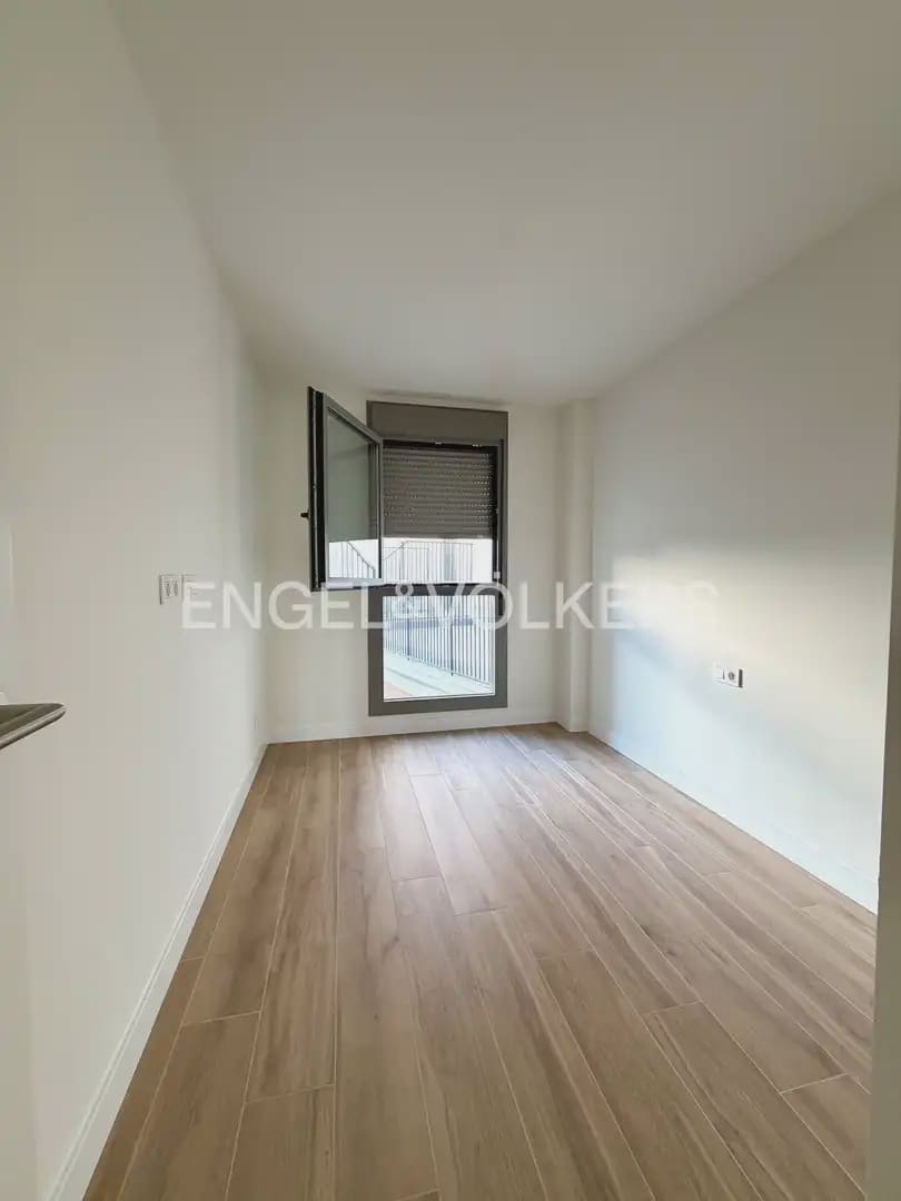 Piso de 3 habitaciones en València ciudad en alquiler con garaje - 1.800 € (Ref: 9928447)