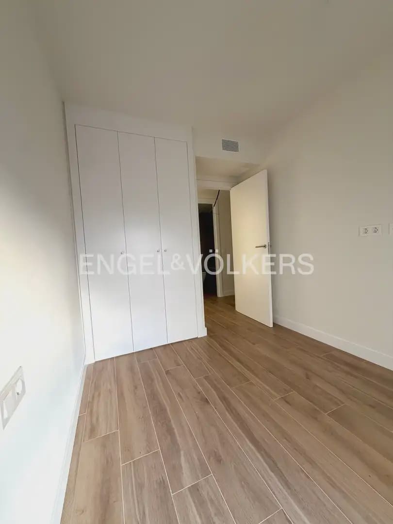 Piso de 3 habitaciones en València ciudad en alquiler con garaje - 1.800 € (Ref: 9928447)