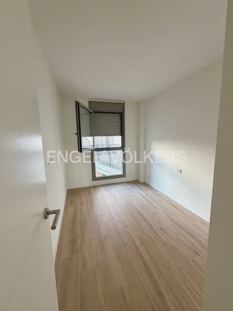 Piso de 3 habitaciones en València ciudad en alquiler con garaje - 1.800 € (Ref: 9928447)