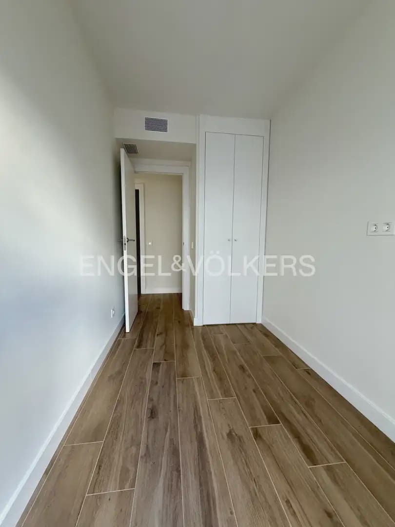 Piso de 3 habitaciones en València ciudad en alquiler con garaje - 1.800 € (Ref: 9928447)