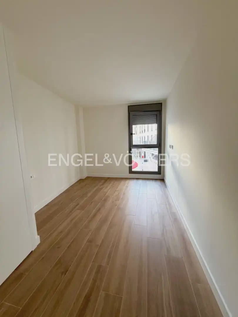 Piso de 3 habitaciones en València ciudad en alquiler con garaje - 1.800 € (Ref: 9928447)