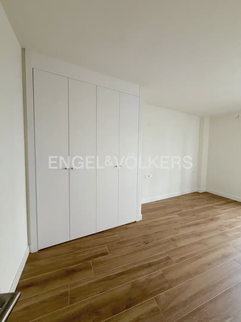 Piso de 3 habitaciones en València ciudad en alquiler con garaje - 1.800 € (Ref: 9928447)