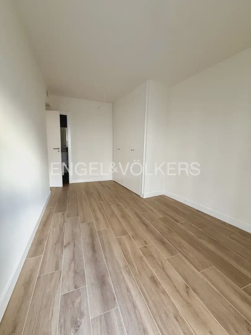 Piso de 3 habitaciones en València ciudad en alquiler con garaje - 1.800 € (Ref: 9928447)