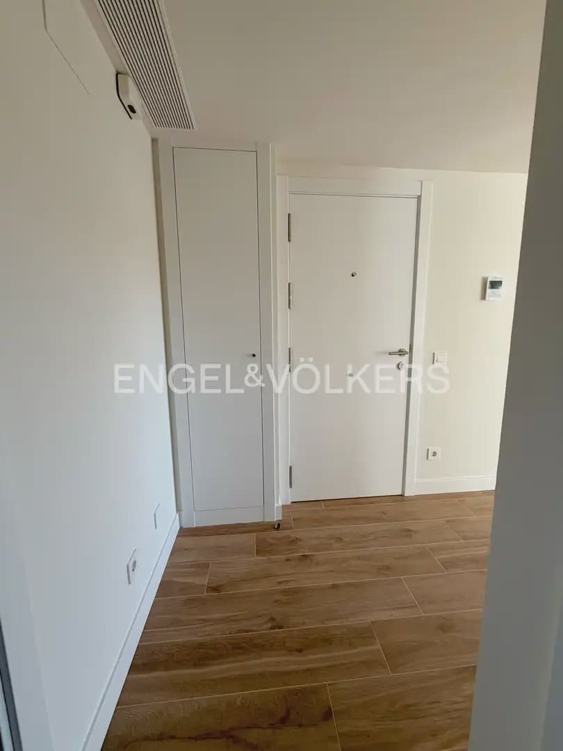 Piso de 3 habitaciones en València ciudad en alquiler con garaje - 1.800 € (Ref: 9928447)