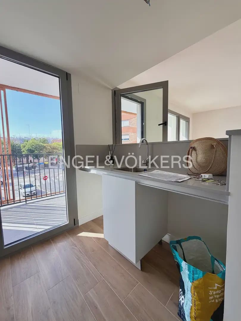 Piso de 3 habitaciones en València ciudad en alquiler con garaje - 1.800 € (Ref: 9928447)