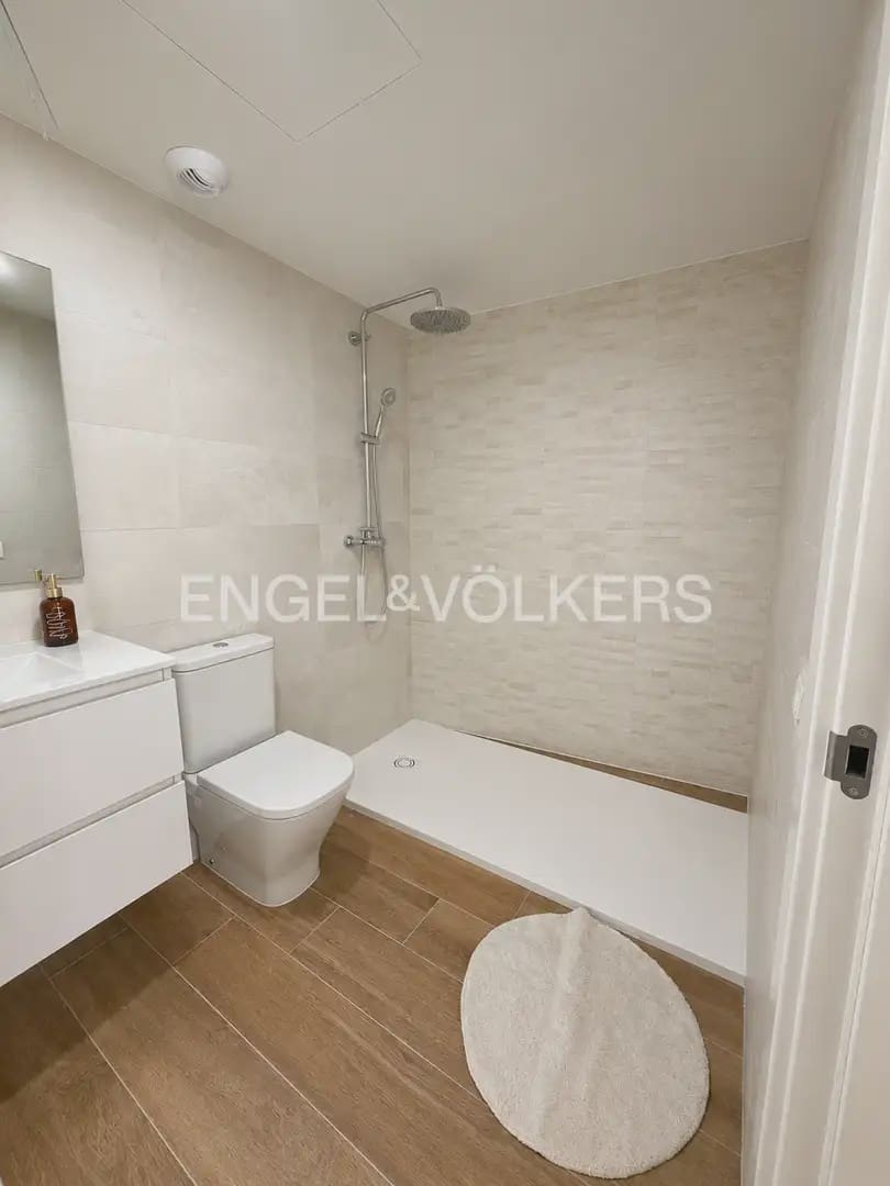 Piso de 3 habitaciones en València ciudad en alquiler con garaje - 1.800 € (Ref: 9928447)