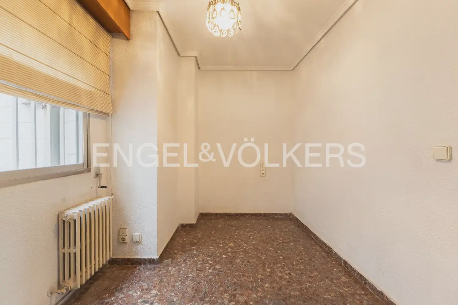 5 bedroom Flat for sale in Valencia city with garage - € 790,000 (Ref: 9928448)
