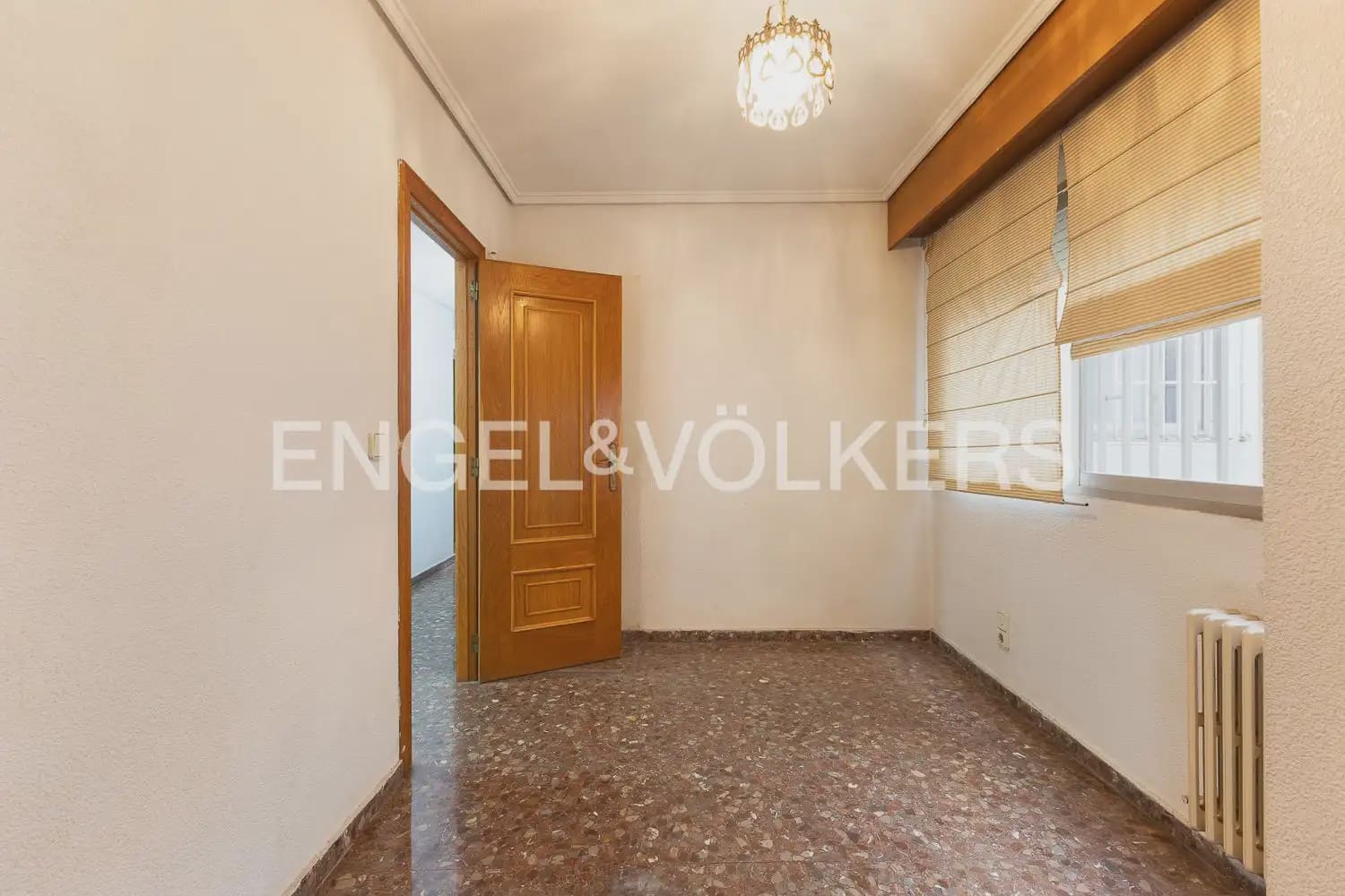 5 bedroom Flat for sale in Valencia city with garage - € 790,000 (Ref: 9928448)