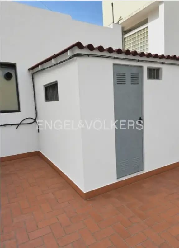 5 bedroom Flat for sale in Valencia city with garage - € 790,000 (Ref: 9928448)