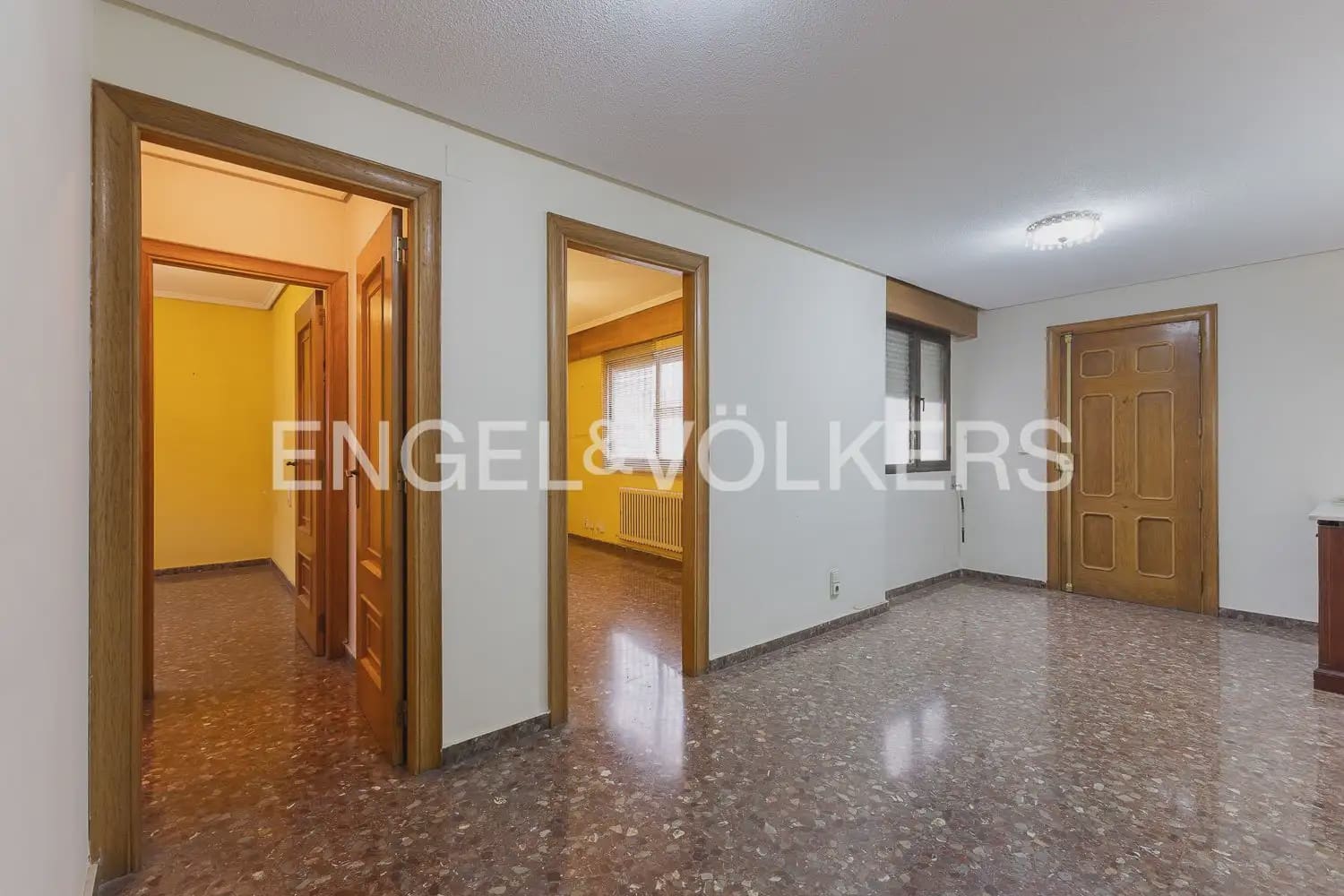 5 bedroom Flat for sale in Valencia city with garage - € 790,000 (Ref: 9928448)
